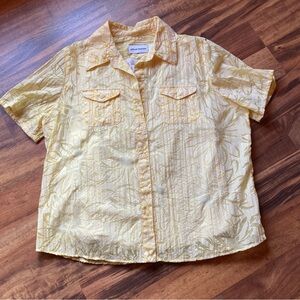 Alfred Dunner Size 16 Two Piece Light Yellow Floral Shirt Set
